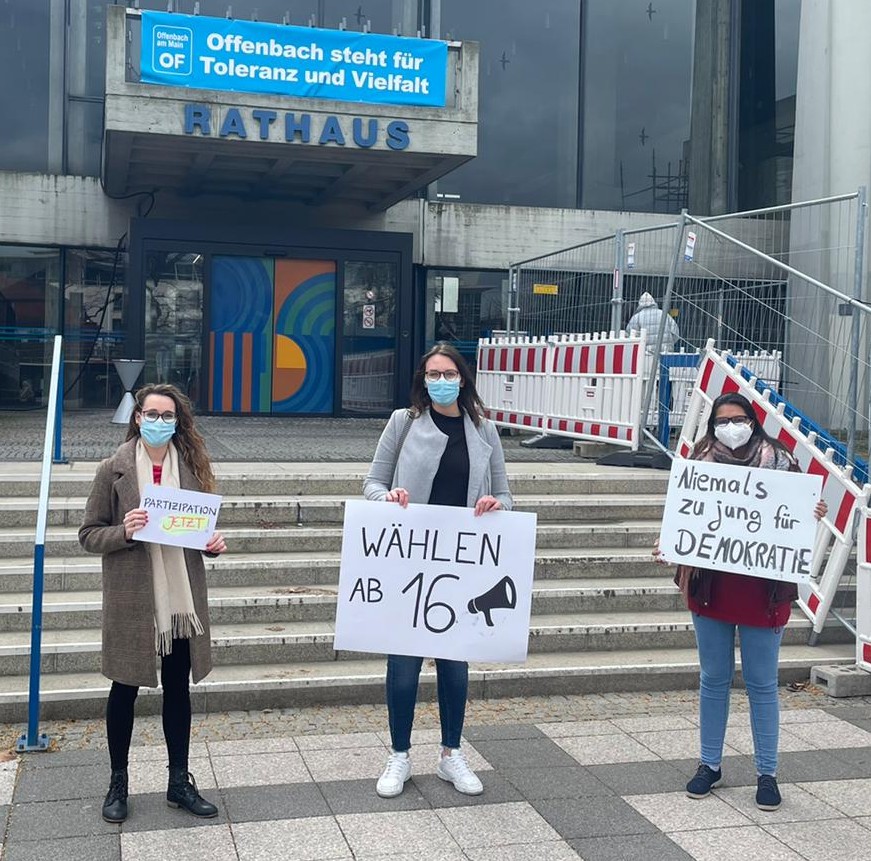 Bild mit Anja Kofahl, Julia Himmelsbach und Hibba Kauser (von links nach rechts)
